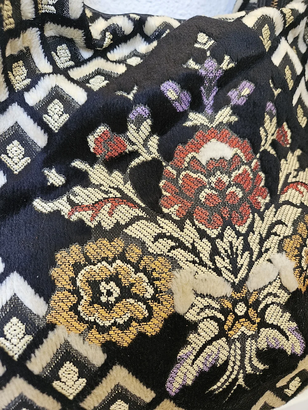 Maxx NY Vintage Floral Crest Tapestry Carpet Bag Hobo Purse Black Leather
